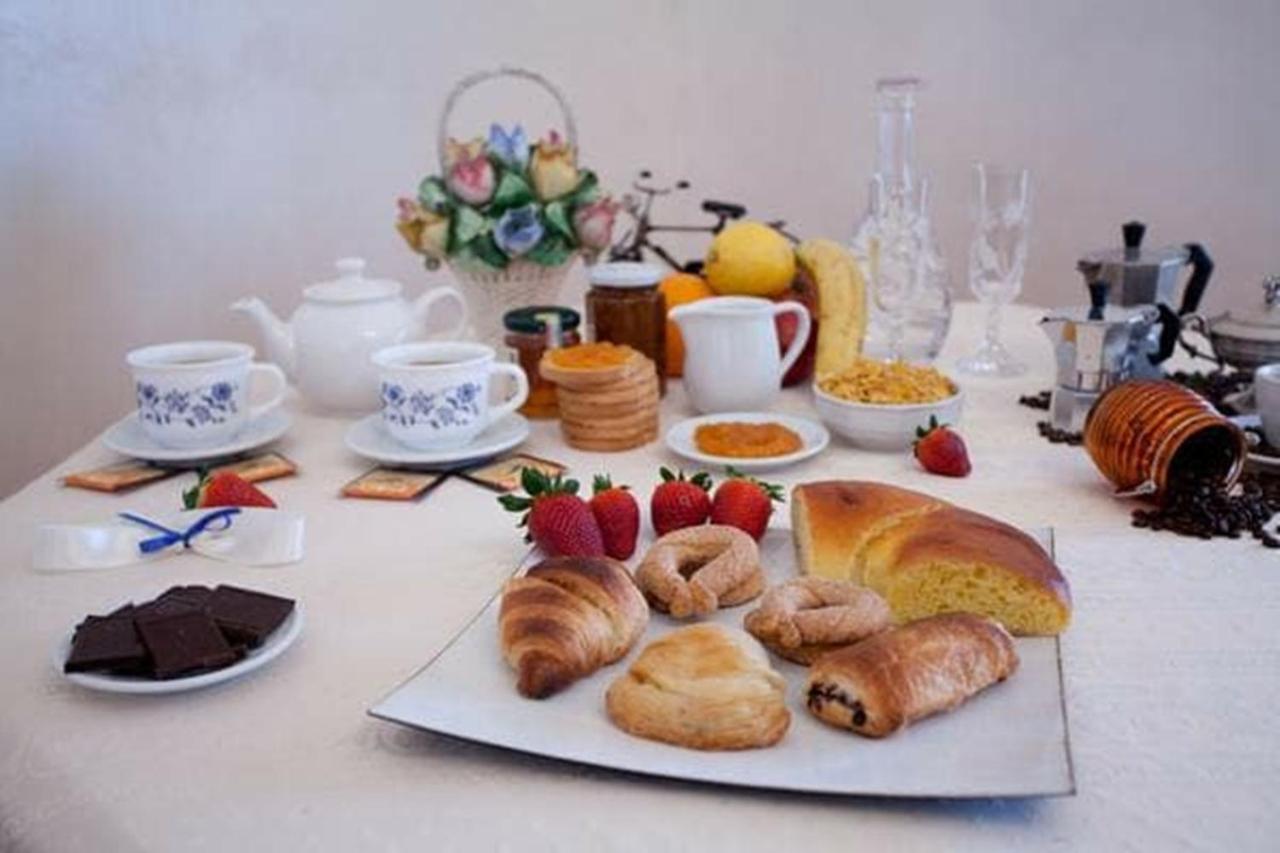 Bed and Breakfast Il Vicoletto Frascineto Екстер'єр фото
